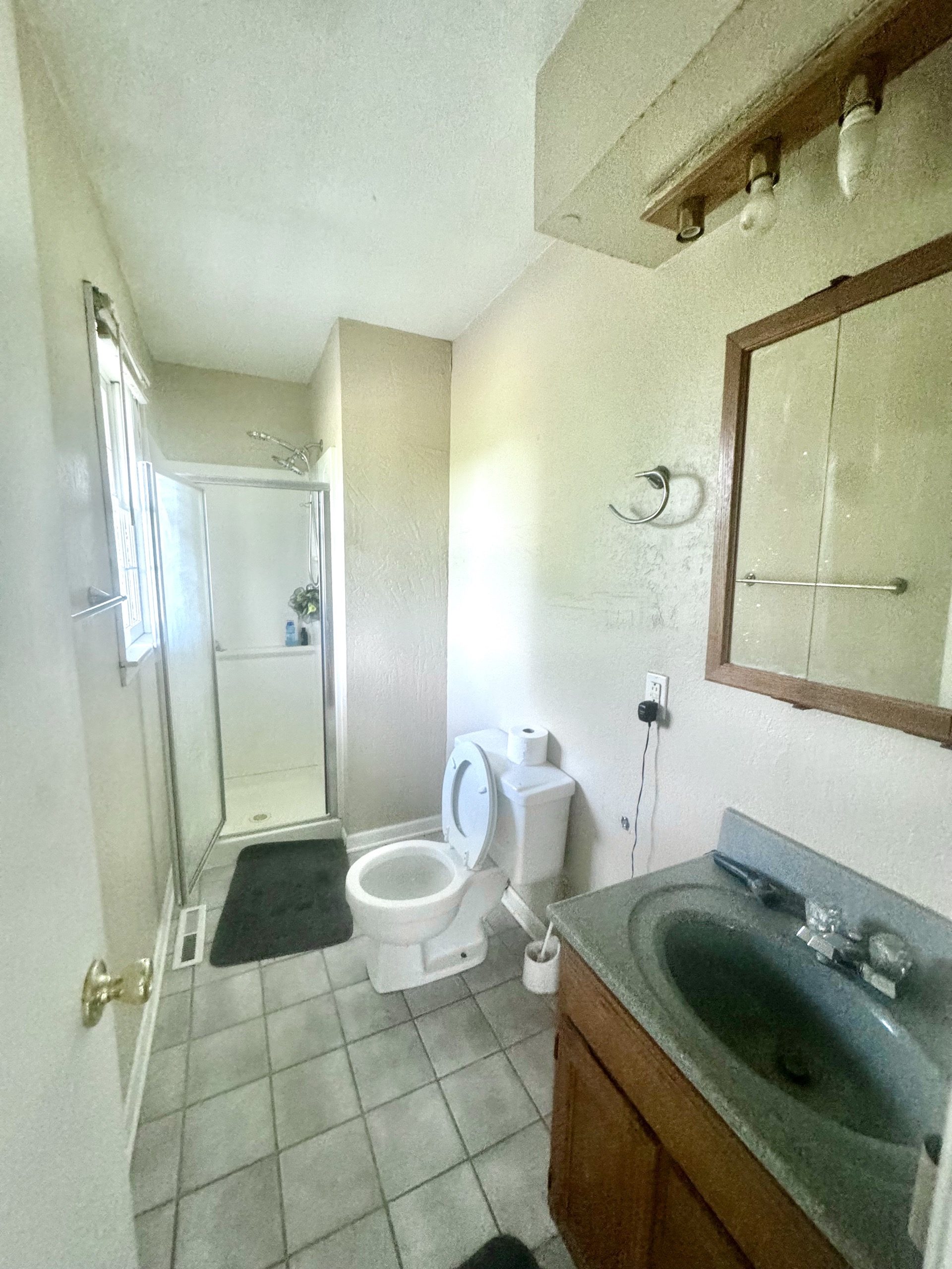 Before: outdated master bathroom